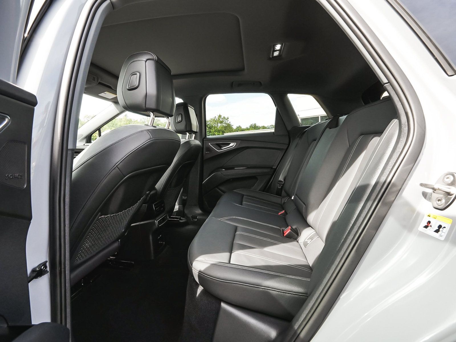 Used 2023 Audi Q4 e-tron Premium Plus w/ Premium Plus AWD/4WD image 32