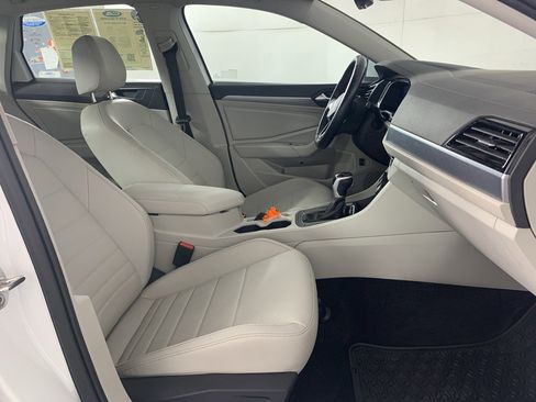 Used 2023 Volkswagen Jetta SE image 41