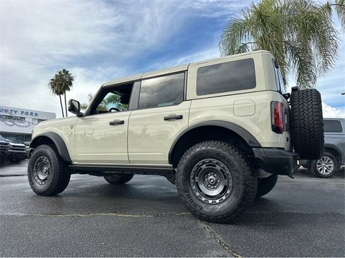 New 2025 Ford Bronco Badlands image 4