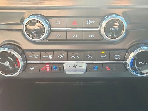 Used 2025 Ford F350 Lariat w/ Lariat Ultimate Package AWD/4WD image 31