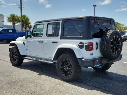Used 2023 Jeep Wrangler Unlimited Sahara AWD/4WD image 5