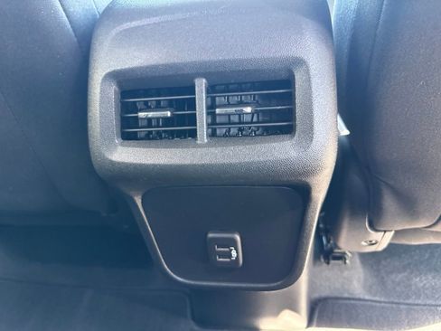 Used 2023 Chevrolet Equinox LT AWD/4WD image 25
