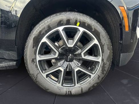 New 2026 Chevrolet Suburban RST w/ Advanced Technology Package image 9