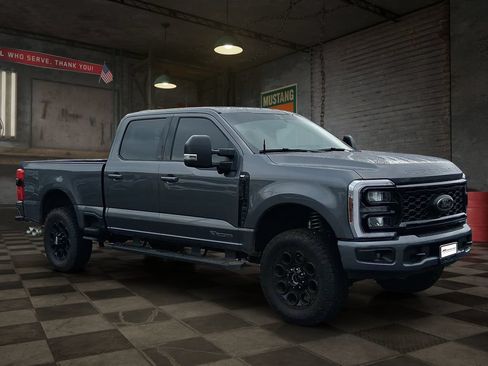 Used 2025 Ford F250 XLT w/ Black Appearance Package AWD/4WD image 2