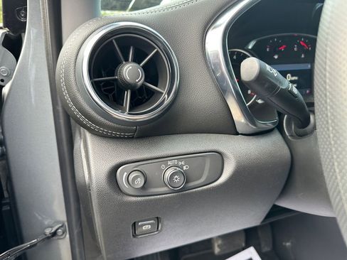 New 2025 Chevrolet Blazer LT w/ Convenience Package image 31