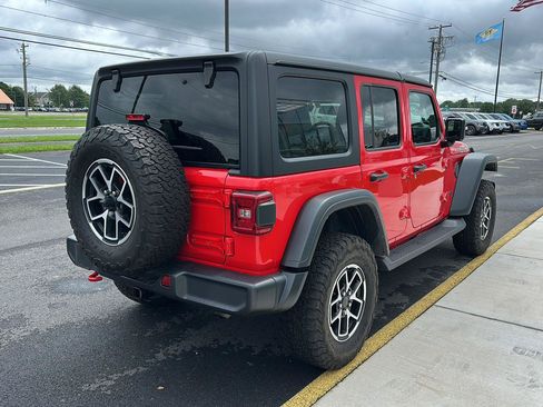 Used 2024 Jeep Wrangler Unlimited Rubicon w/ Convenience Group AWD/4WD image 5