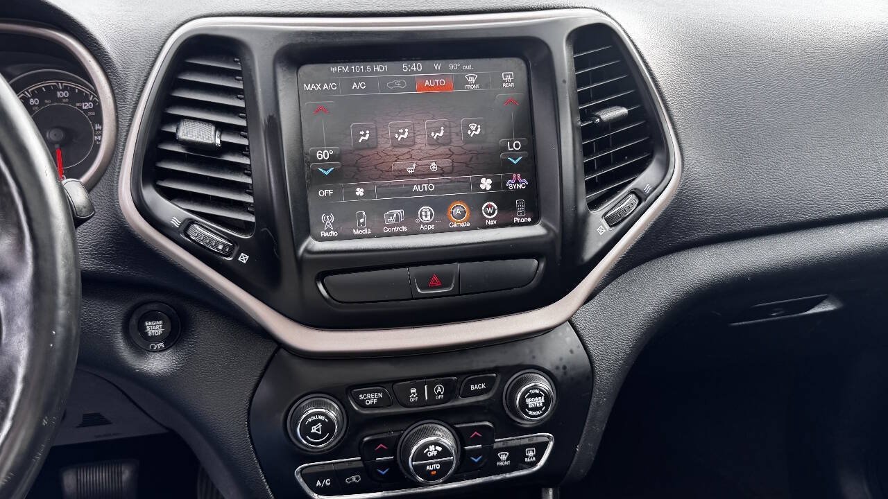 Used 2017 Jeep Cherokee Limited AWD/4WD image 18