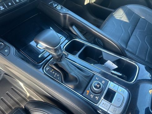 Used 2022 Kia Telluride SX w/ SX Prestige Package image 21