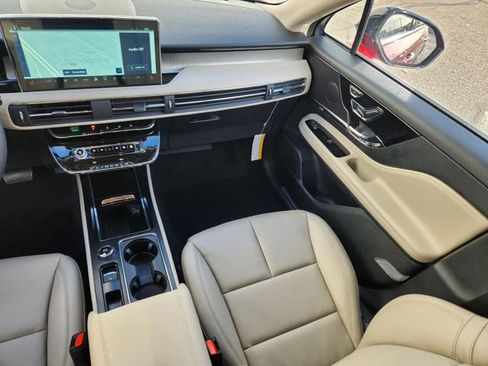 New 2026 Lincoln Corsair Premiere image 12