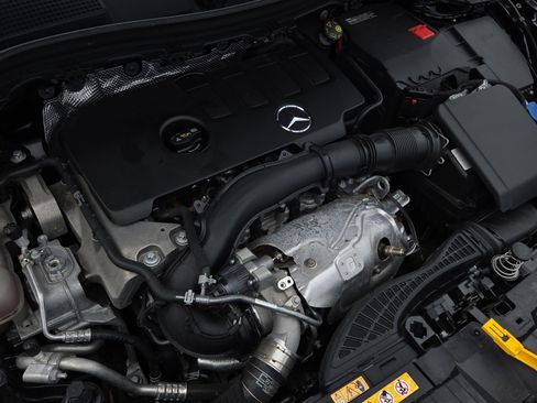 Certified 2023 Mercedes-Benz GLA 250 4MATIC image 18