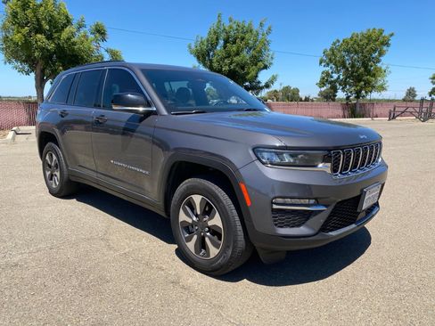 Used 2024 Jeep Grand Cherokee Limited 4xe w/ Trailer Tow Package AWD/4WD image 3