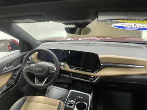 Used 2025 Chevrolet Equinox ACTIV w/ Safety and Technology Package image 23