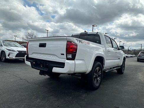 Used 2019 Toyota Tacoma TRD Sport image 12