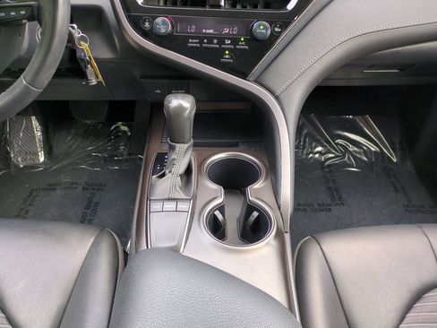 Used 2024 Toyota Camry SE FWD image 18