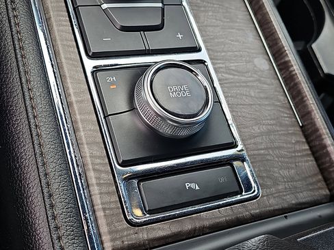 Used 2020 Ford Expedition Max Limited image 27