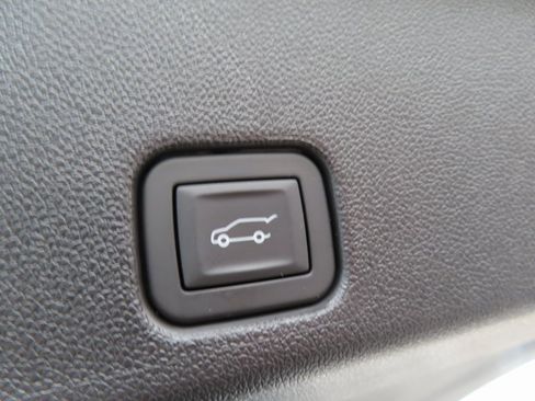 Used 2024 Chevrolet Traverse LS image 34