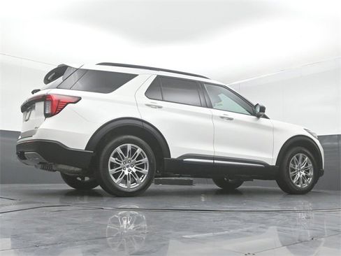 Certified 2025 Ford Explorer Active w/ Active Comfort Package image 42