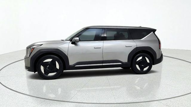 Used 2024 Kia EV9 Light Long Range RWD image 5