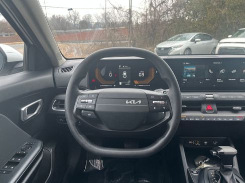 Used 2025 Kia K4 LXS image 33