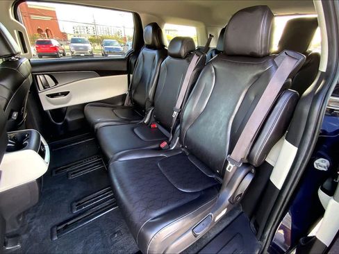 Used 2022 Kia Carnival LX image 20
