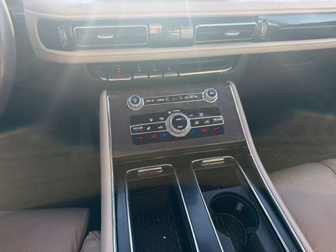Used 2022 Lincoln Aviator Reserve w/ Equipment Group 201A AWD/4WD image 17