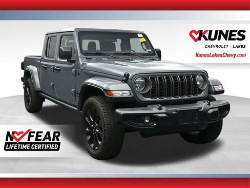 Used 2025 Jeep Gladiator Sport AWD/4WD image 1