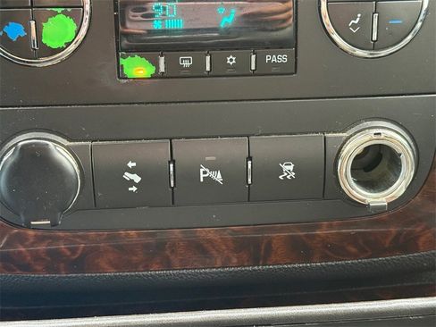 Used 2011 GMC Yukon Denali image 24