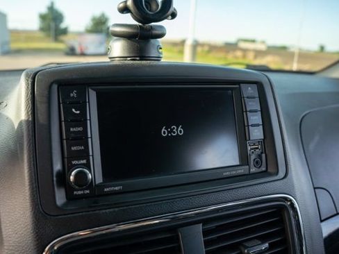 Used 2019 Dodge Grand Caravan SXT FWD image 18