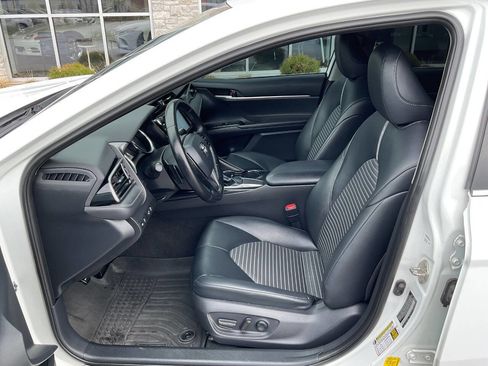 Used 2019 Toyota Camry SE FWD image 13
