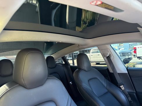 Used 2018 Tesla Model 3 Long Range image 12