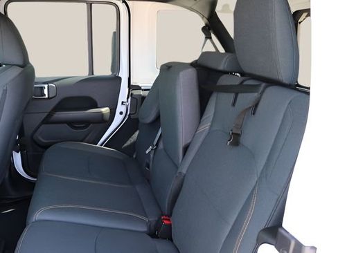 Used 2025 Jeep Wrangler Sahara 4xe image 15