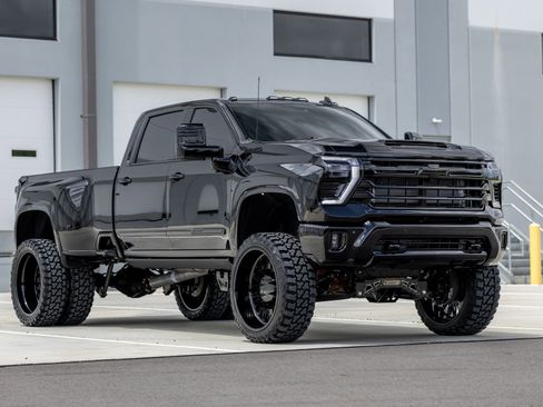 Used 2026 Chevrolet Silverado 3500 High Country w/ High Country Premium Package AWD/4WD image 9