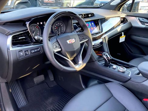 Used 2025 Cadillac XT6 Premium Luxury w/ Technology Package image 17