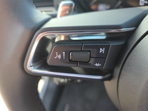 Used 2025 Porsche Macan image 35