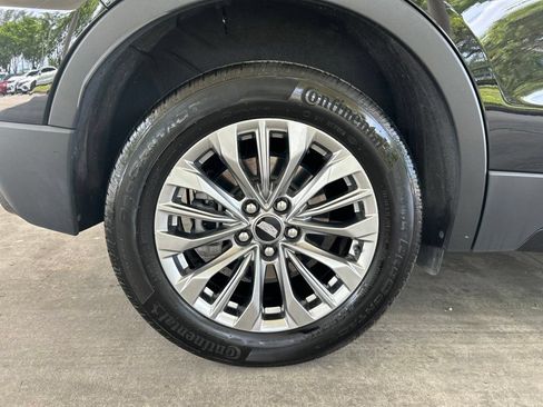 Used 2025 Cadillac XT4 Premium Luxury FWD image 22