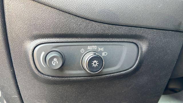 Used 2018 Chevrolet Equinox LT AWD/4WD image 33