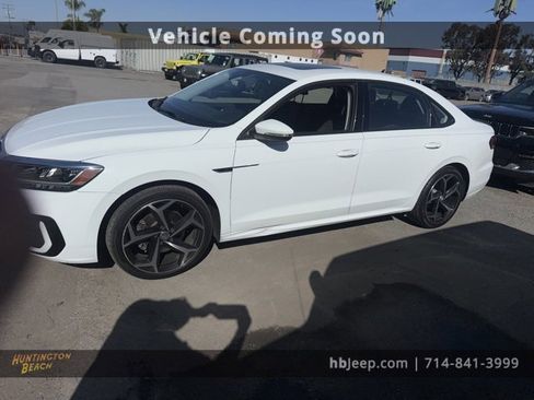 Used 2020 Volkswagen Passat 2.0T R-Line image 8