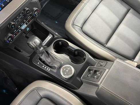 Used 2025 Ford Bronco Outer Banks AWD/4WD image 23