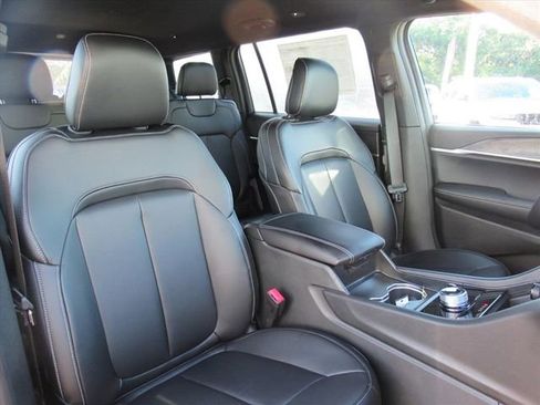 New 2025 Jeep Grand Cherokee L Limited w/ Black Appearance Package image 9