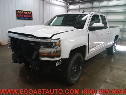 Used 2018 Chevrolet Silverado 1500 LT w/ Trailering Package image 2
