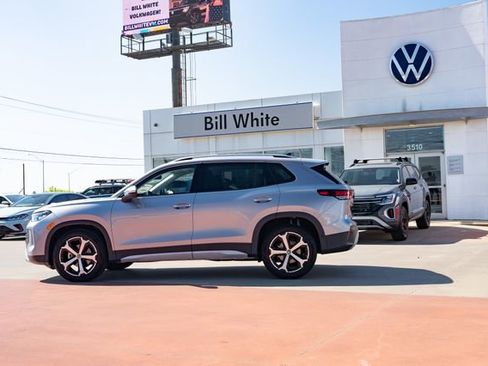 New 2026 Volkswagen Tiguan SE FWD image 3