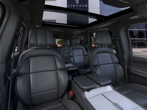 New 2026 Lincoln Navigator Reserve w/ Jet Appearance Package AWD/4WD image 10