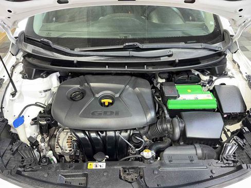 Used 2017 Hyundai Elantra GT image 28