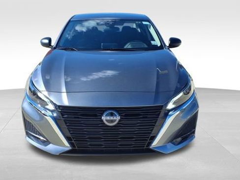 Used 2025 Nissan Altima 2.5 SV image 2