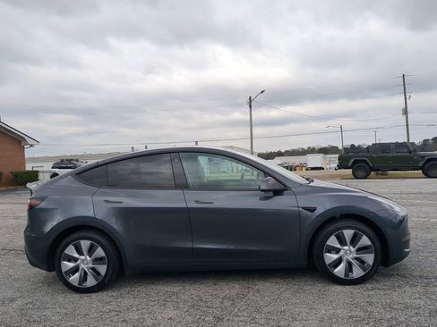 Used 2023 Tesla Model Y Long Range image 1