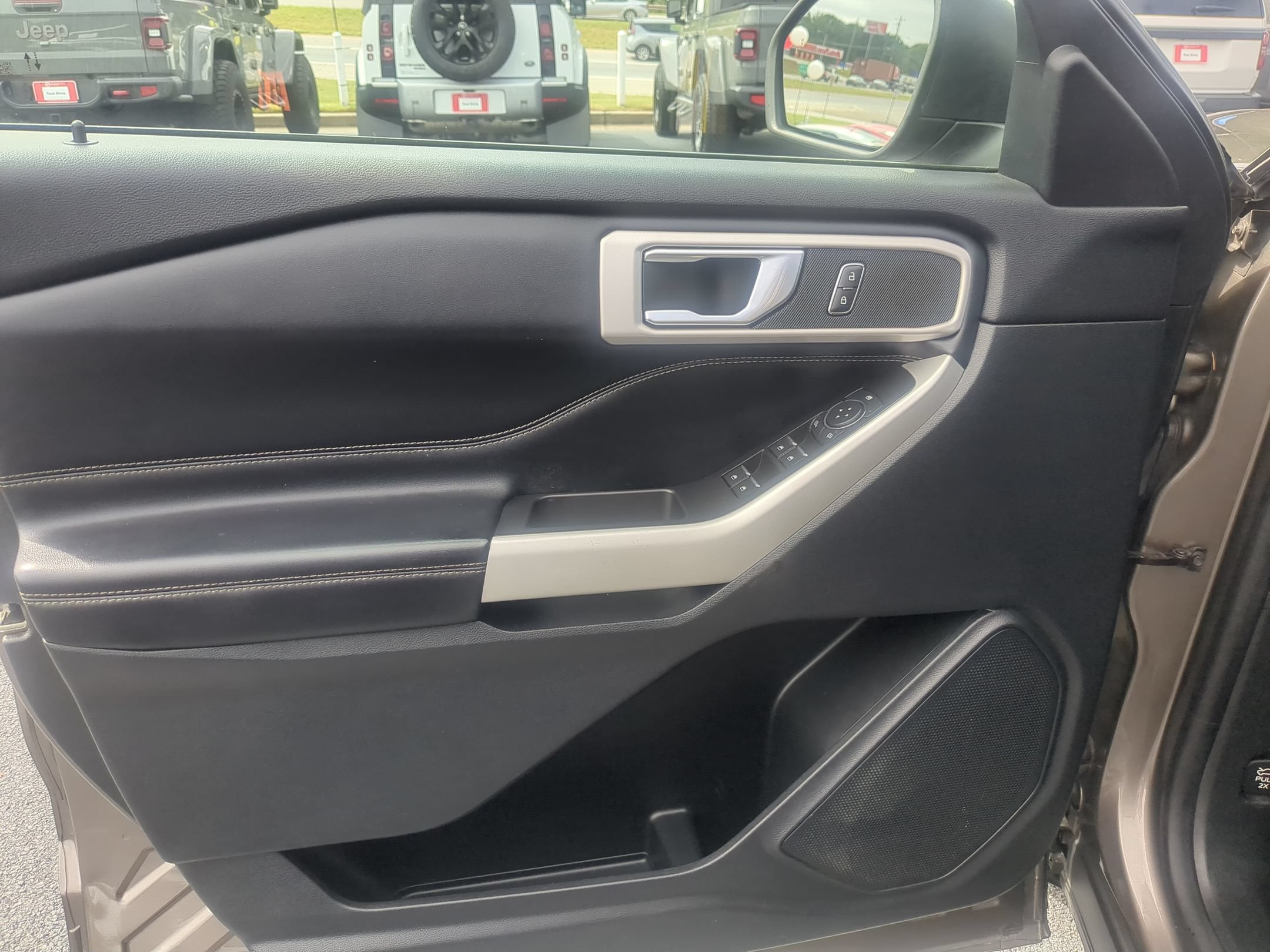 Used 2021 Ford Explorer XLT AWD/4WD image 11
