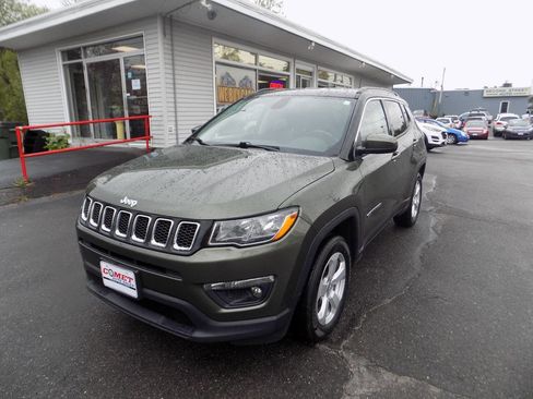 Used 2019 Jeep Compass Latitude w/ Cold Weather Group AWD/4WD image 9