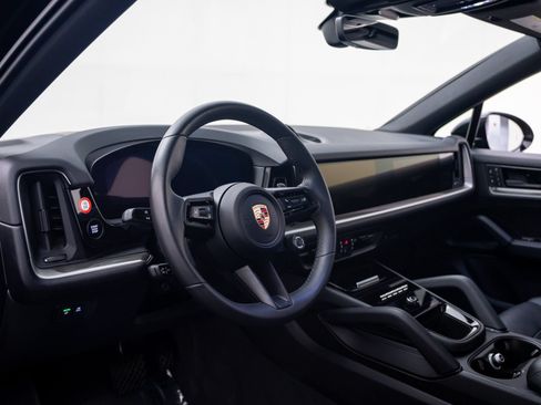 Certified 2025 Porsche Cayenne E-Hybrid Coupe AWD/4WD image 4