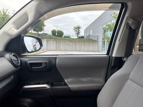 Used 2019 Toyota Tacoma SR5 RWD image 26
