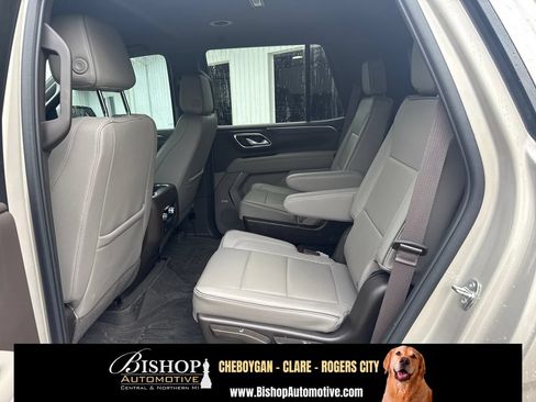 Used 2024 GMC Yukon SLT w/ SLT Luxury Package AWD/4WD image 17